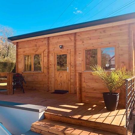Chalet 2 Personnes Avec Jacuzzi Et Piscine Saisonniere Partagee Corcieux Ngoại thất bức ảnh