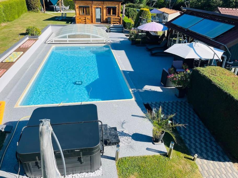 Chalet 2 Personnes Avec Jacuzzi Et Piscine Saisonniere Partagee Corcieux Ngoại thất bức ảnh