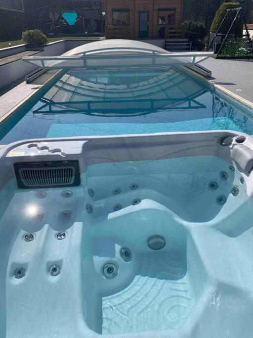 Chalet 2 Personnes Avec Jacuzzi Et Piscine Saisonniere Partagee Corcieux Ngoại thất bức ảnh
