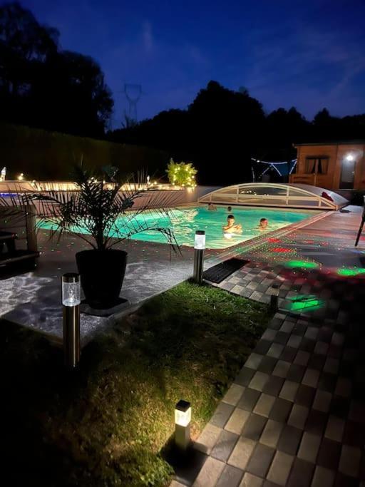 Chalet 2 Personnes Avec Jacuzzi Et Piscine Saisonniere Partagee Corcieux Ngoại thất bức ảnh