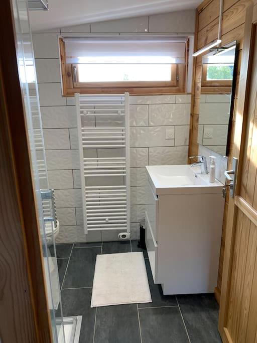 Chalet 2 Personnes Avec Jacuzzi Et Piscine Saisonniere Partagee Corcieux Ngoại thất bức ảnh