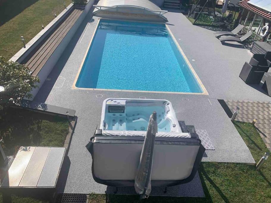 Chalet 2 Personnes Avec Jacuzzi Et Piscine Saisonniere Partagee Corcieux Ngoại thất bức ảnh