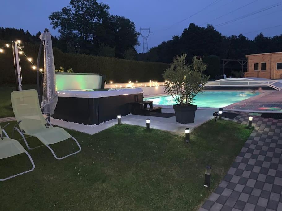 Chalet 2 Personnes Avec Jacuzzi Et Piscine Saisonniere Partagee Corcieux Ngoại thất bức ảnh